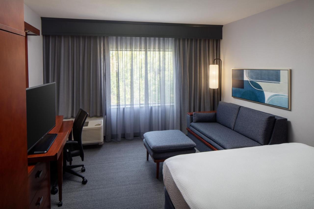 Courtyard By Marriott Charleston Downtown/Civic Center Hotel Kültér fotó