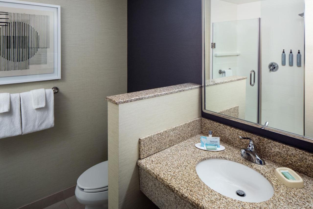 Courtyard By Marriott Charleston Downtown/Civic Center Hotel Kültér fotó