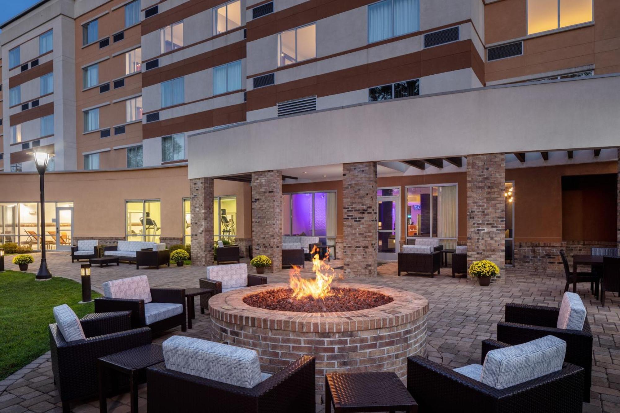 Courtyard By Marriott Charleston Downtown/Civic Center Hotel Kültér fotó