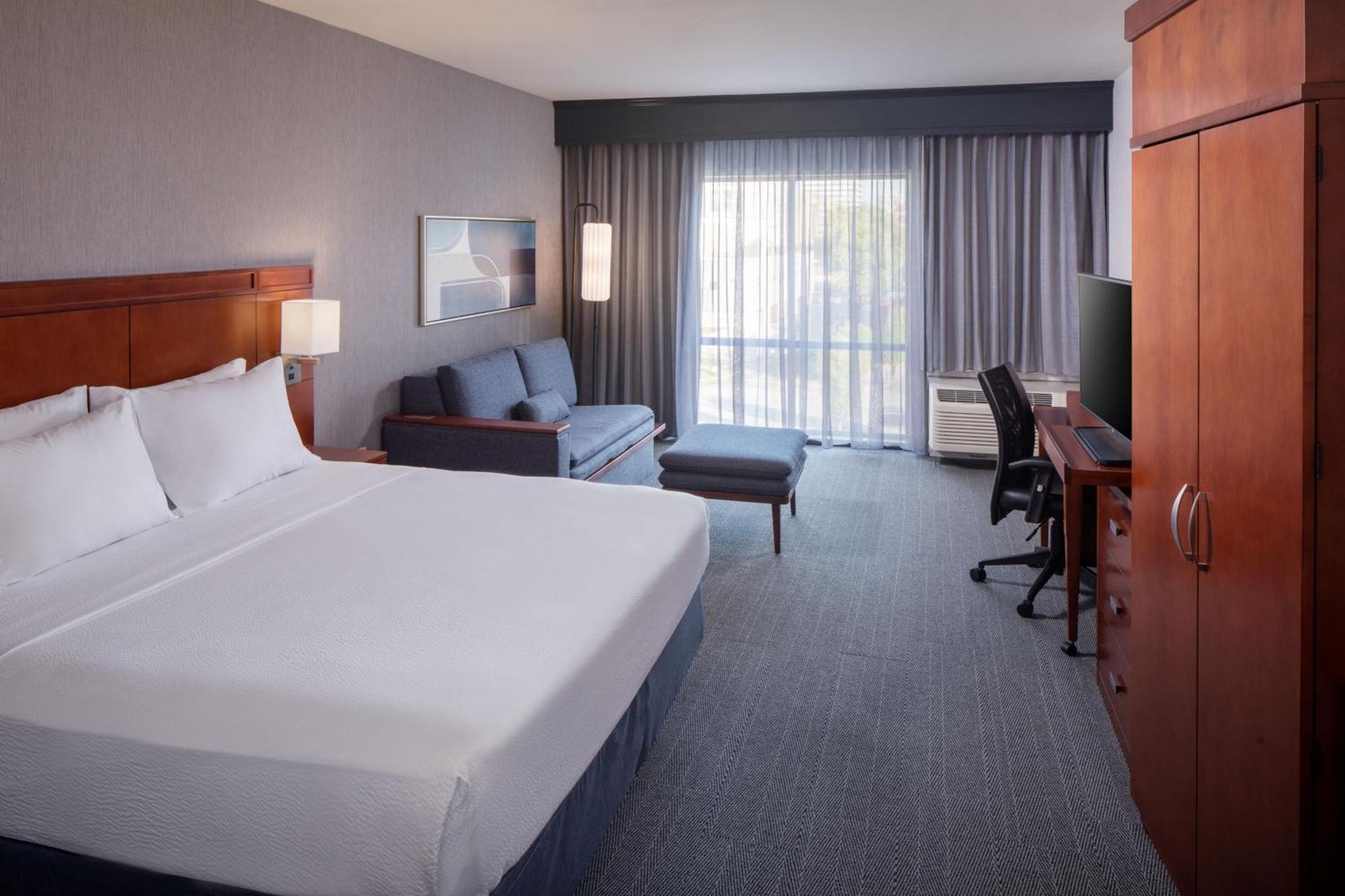 Courtyard By Marriott Charleston Downtown/Civic Center Hotel Kültér fotó