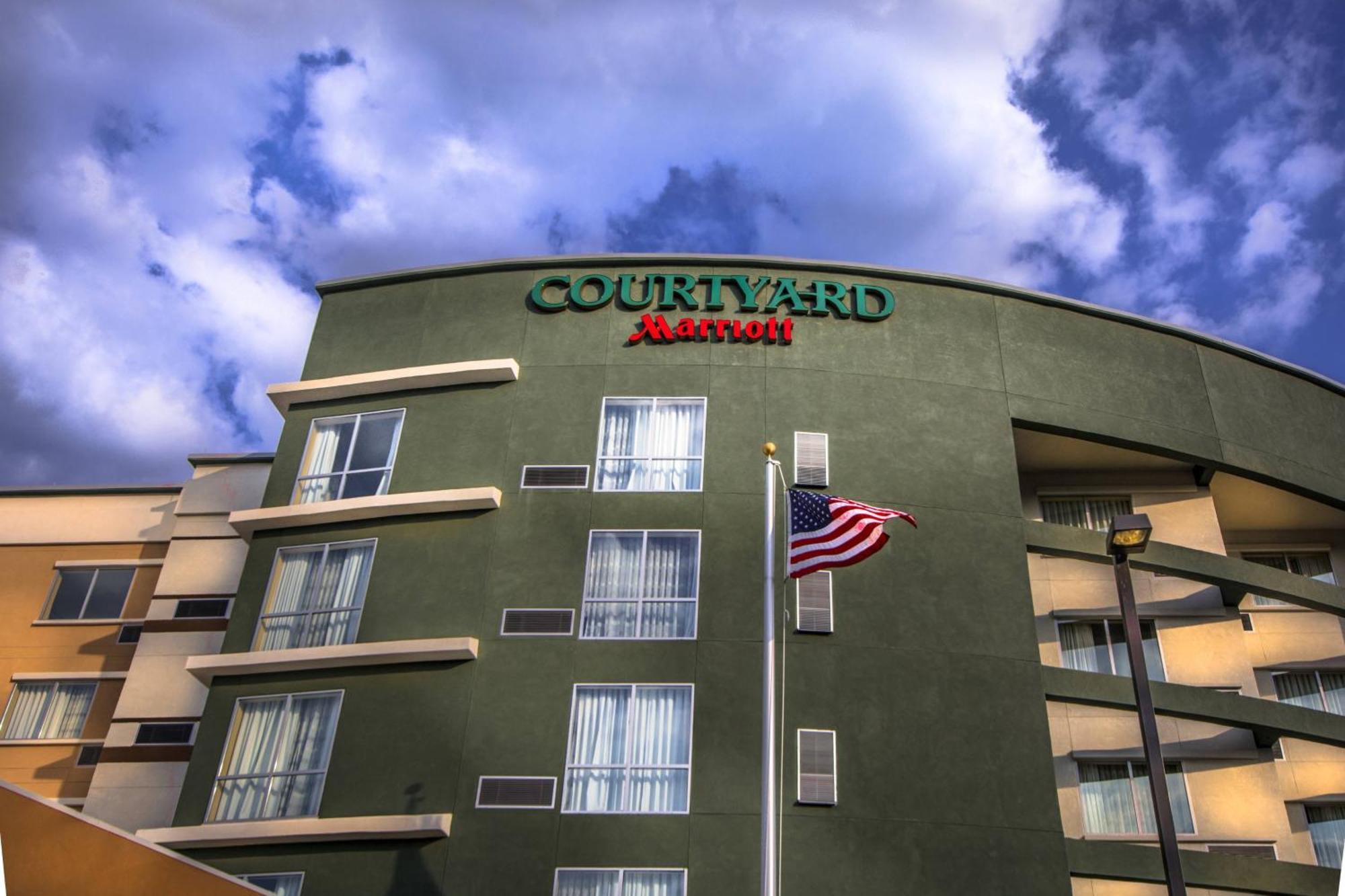 Courtyard By Marriott Charleston Downtown/Civic Center Hotel Kültér fotó