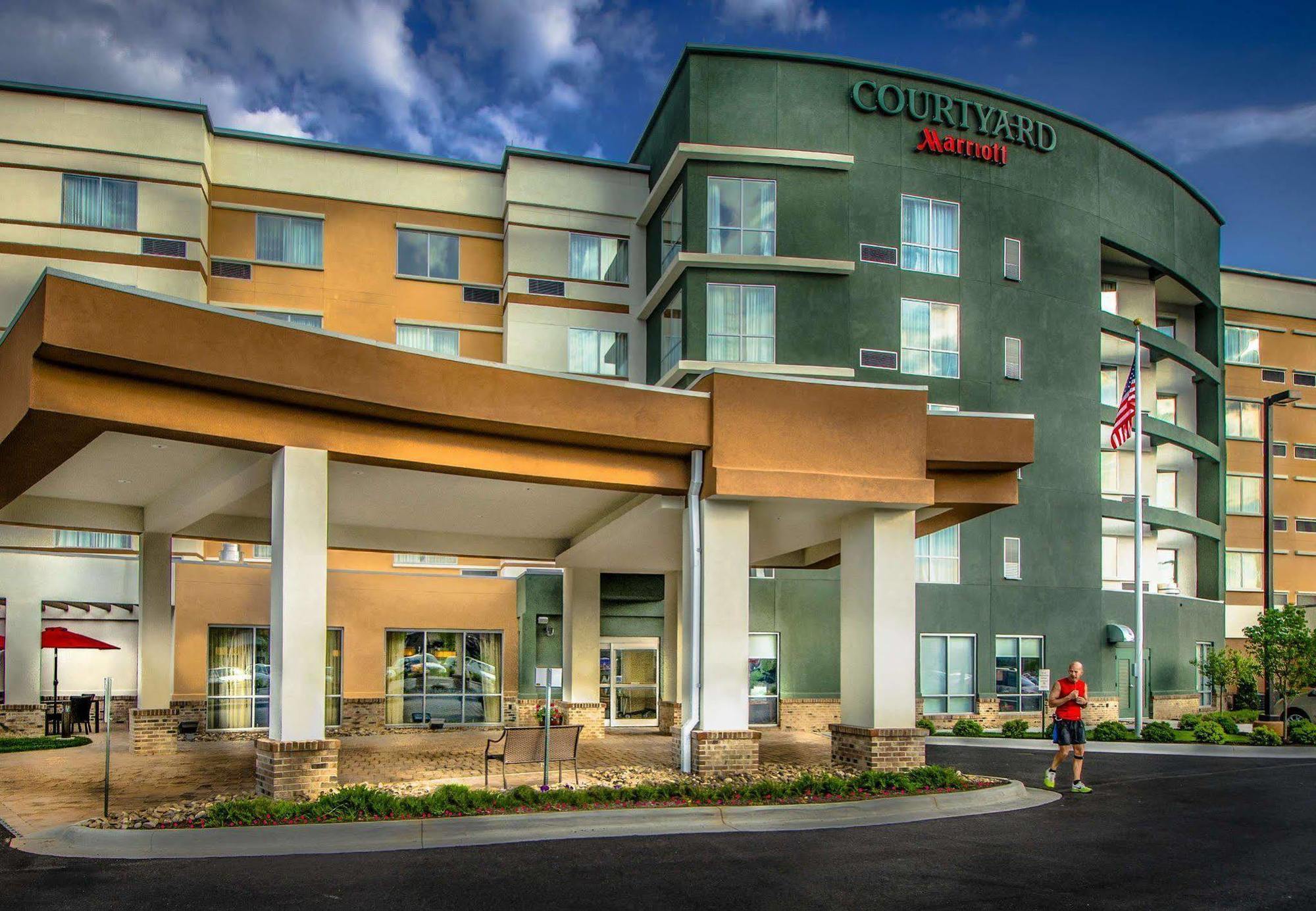 Courtyard By Marriott Charleston Downtown/Civic Center Hotel Kültér fotó